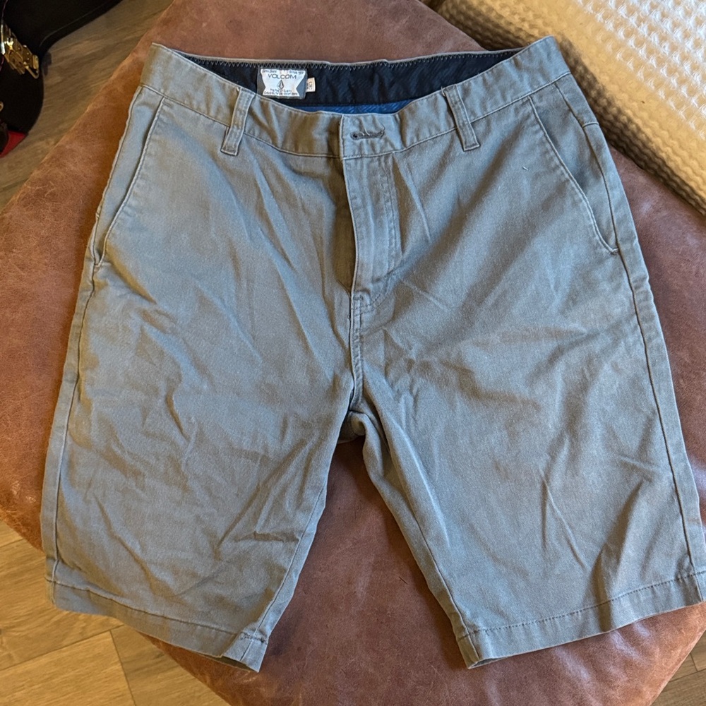 Men's Volcom Gray Shorts size 30